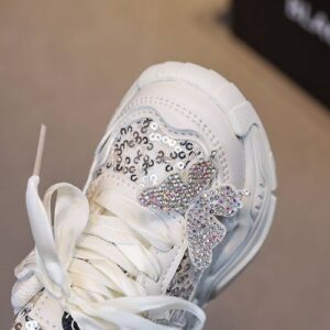Kicks 2052